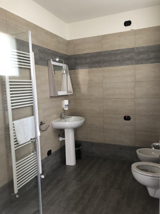 Cascina Monte Diviso Hostel Gallarate Luaran gambar